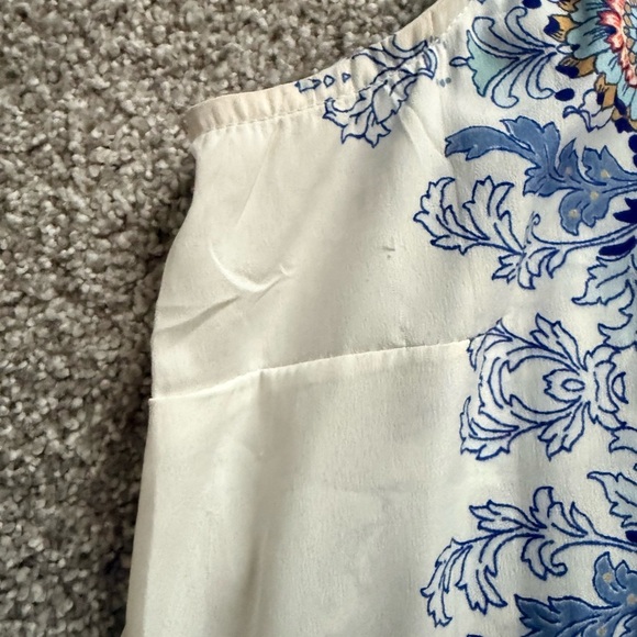 2 for 1 Suzy Shier Coral Floral Camisole and white blue flowy tops - Picture 10 of 14
